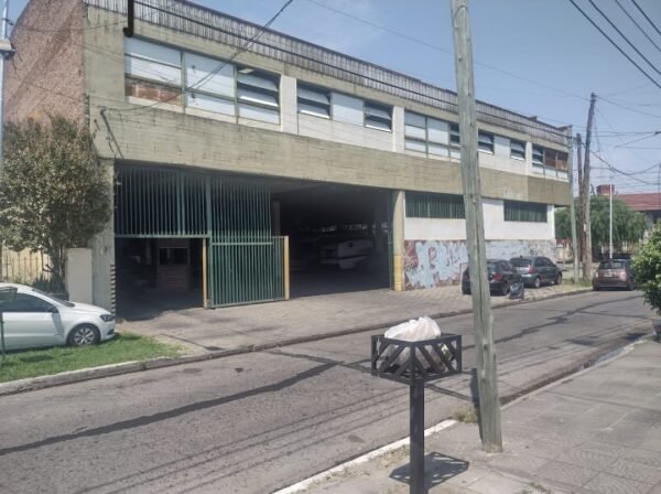 Vendo Propiedad funcionando como Cochera